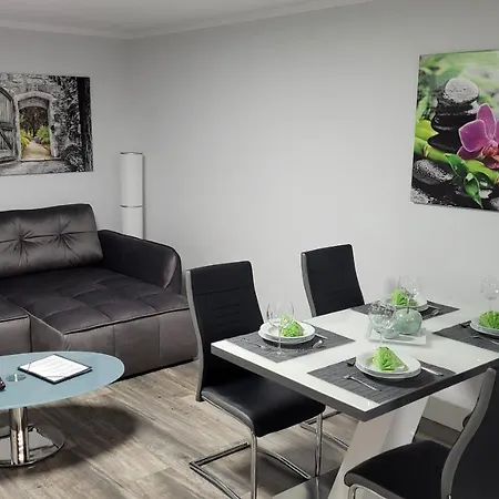 Apartment Meyer Mit Privatem Pool & Gartensauna Mahren